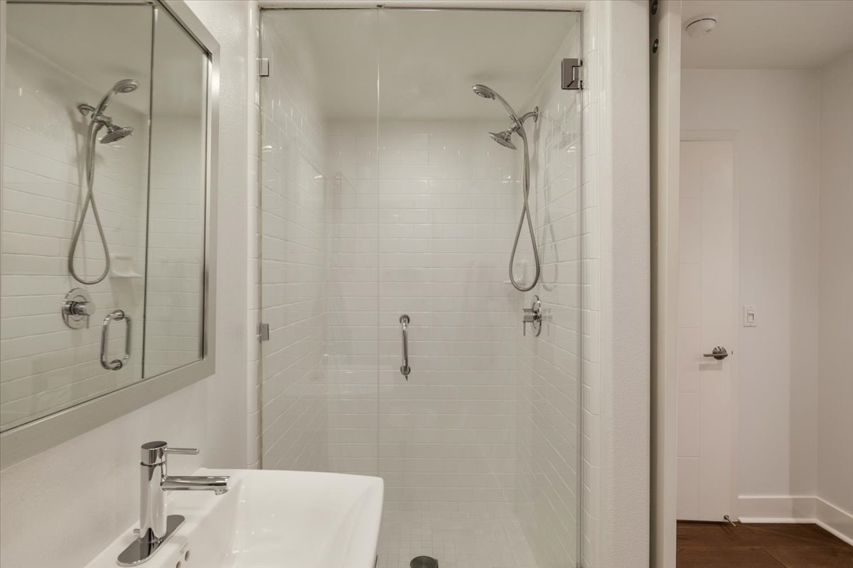 bathroom   no lights