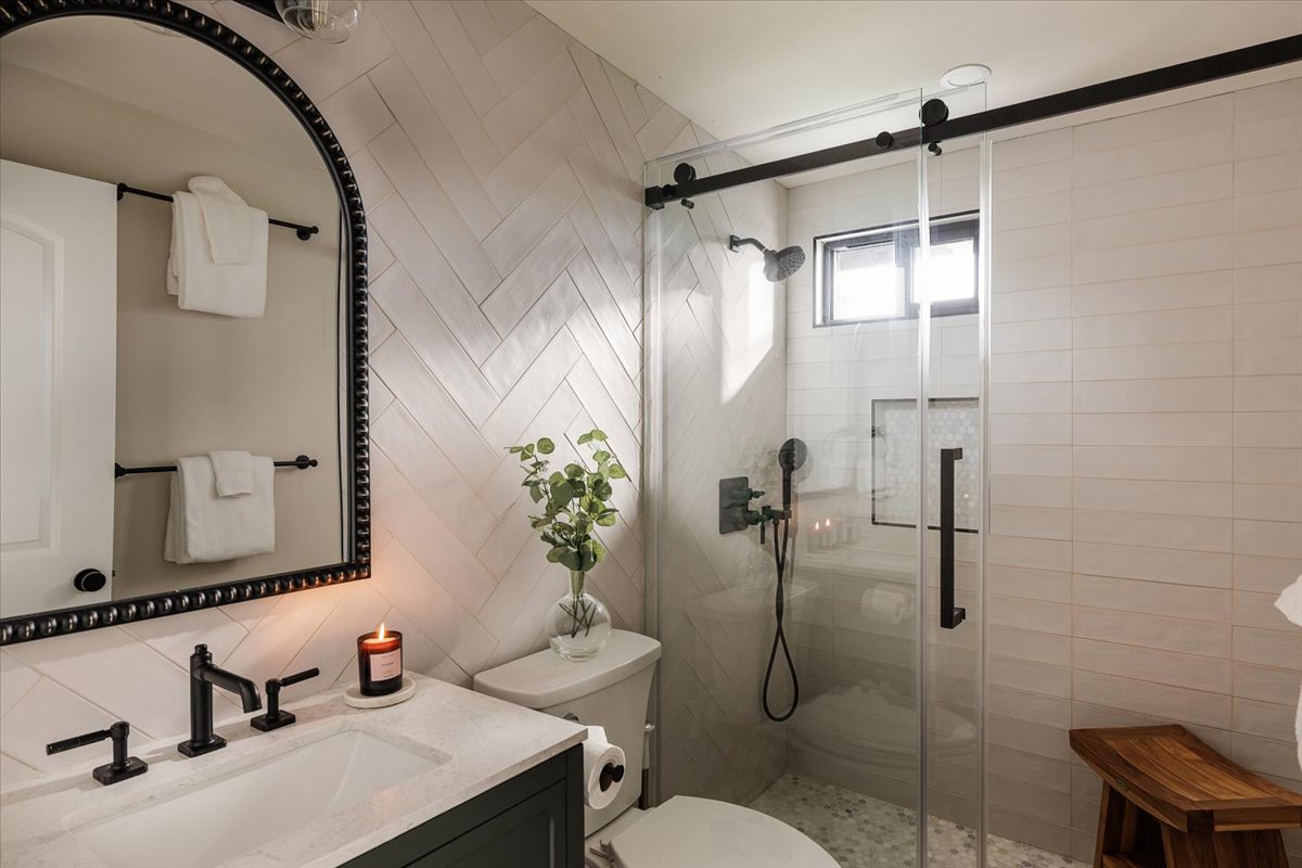 atwater primary bathroom