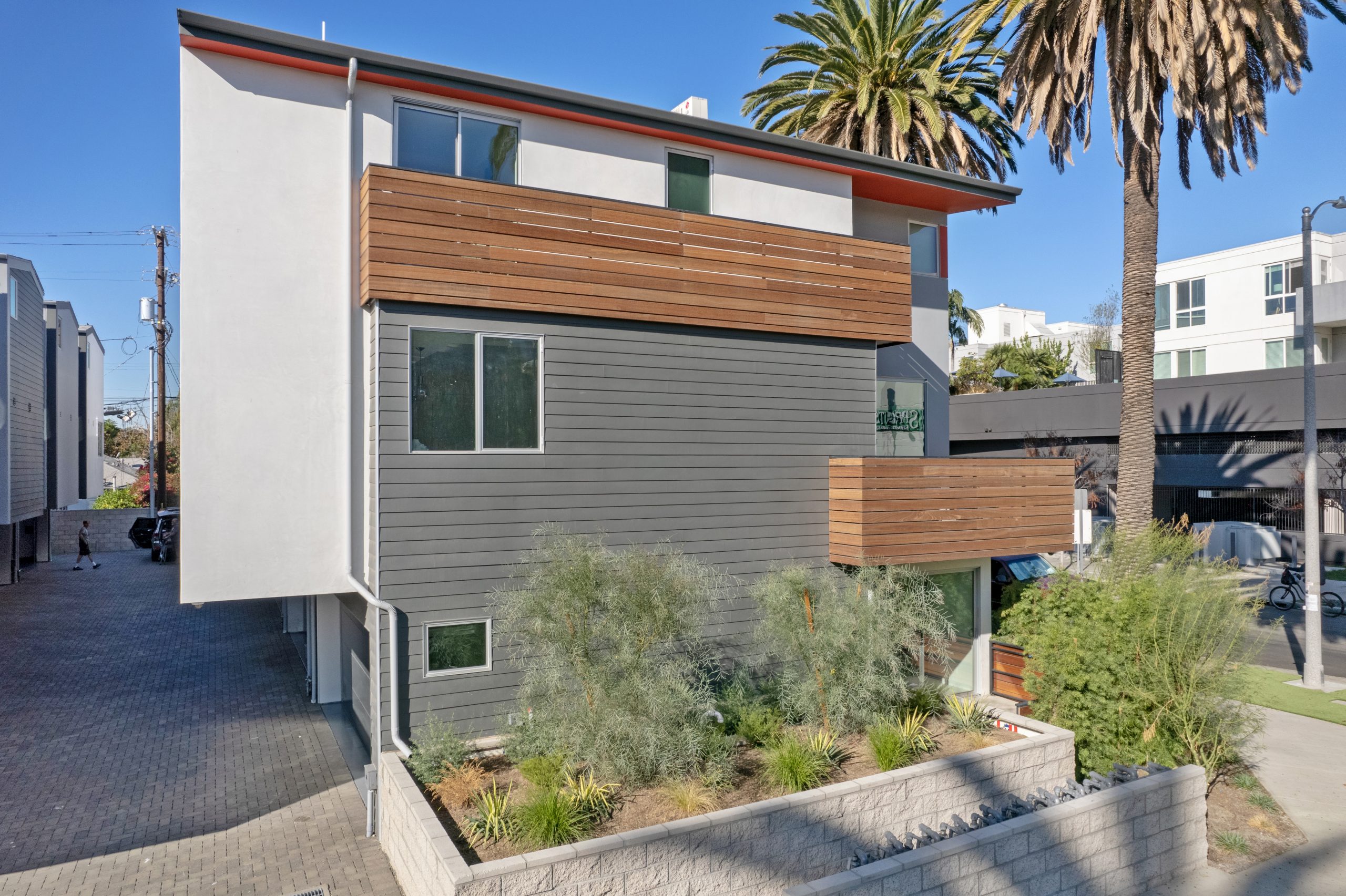 Exterior presentation