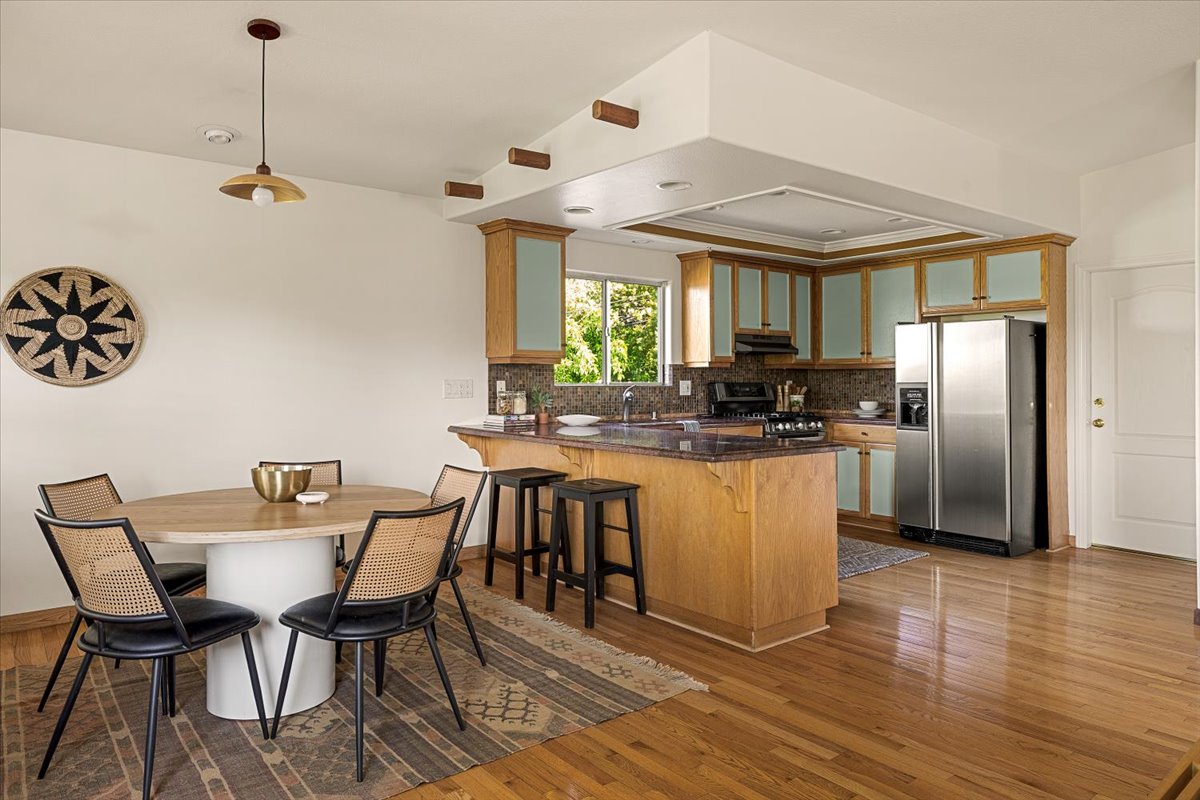 dining to kitchen